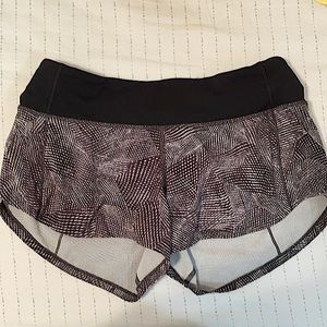 Lululemon speed up shorts, 2.5” inseam, black and white pattern